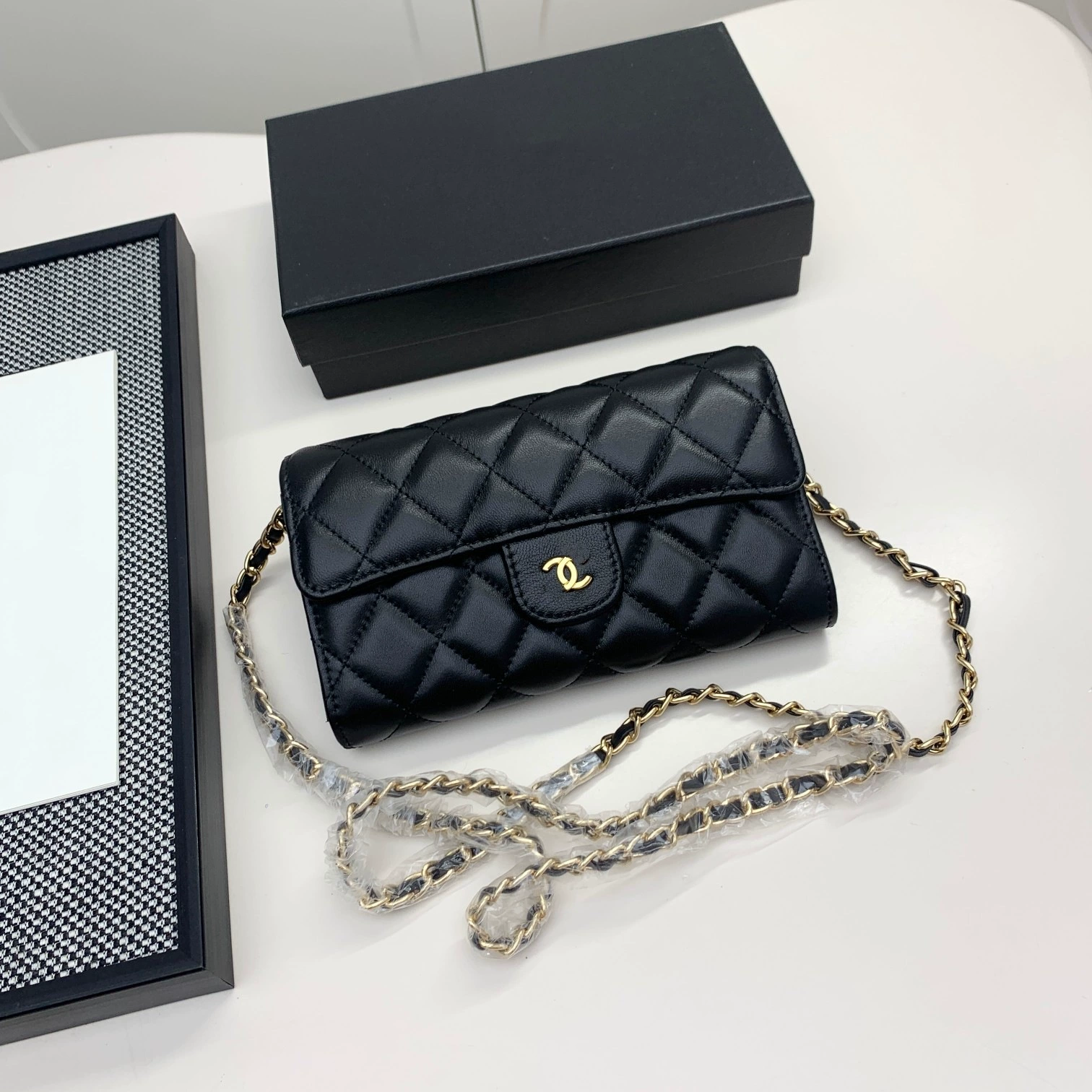 Сумка на цепочке Chanel-style, натуральная кожа, 18 × 5 × 3,5 см, стёганая