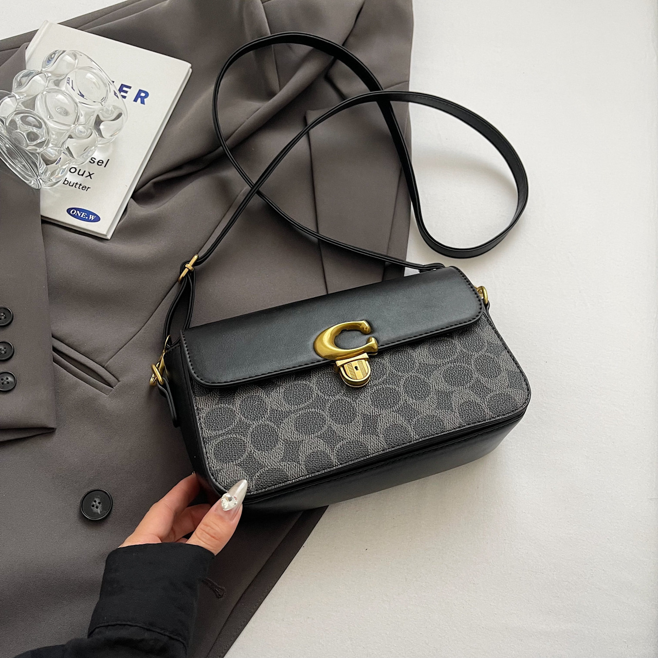 Bolso cuadrado pequeño clásico de presbiterio transfronterizo bags2024 comercio exterior color a juego C casa moda Europa y América retro bolso de mensajero de un solo hombro