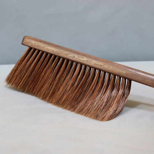 Wholesale manufacturer of chicken wing wood bed brush with wooden handle soft bristle bed cleaning brush, brush broom for sweeping dust off the bed