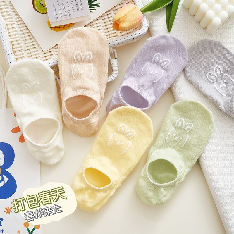 Verano nuevo color caramelo dibujos animados conejo color sólido absorción de sudor calcetines invisibles delgadas calcetines de barco para mujeres casuales versátiles