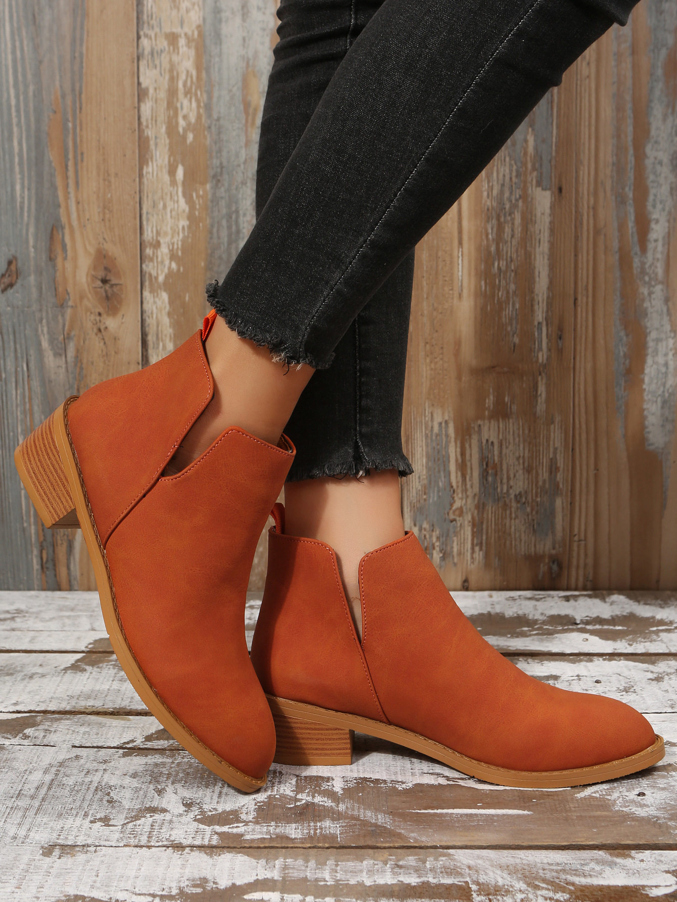 Große Damenstiefeletten aus Wildleder mit klobigem Absatz_voghion.com