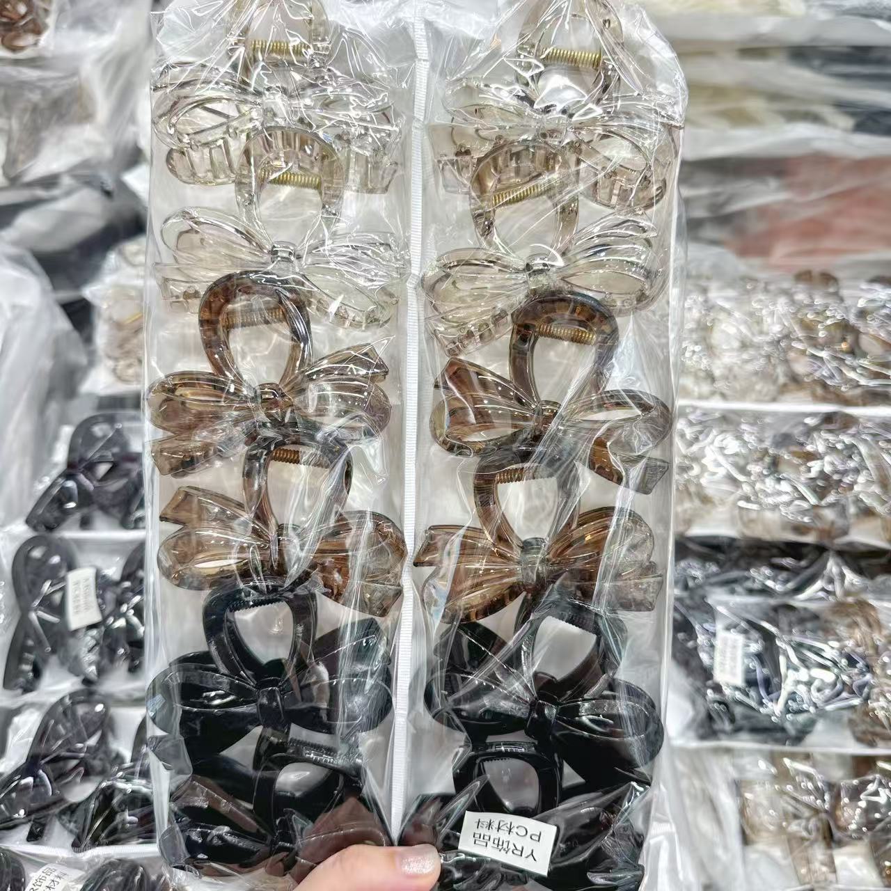 Amazon transfronteriza pintura de goma de gran tamaño clip de pelo espalda Cabeza de tiburón clip de pelo volumen multi horquilla dos yuanes accesorios para el cabello al por mayor