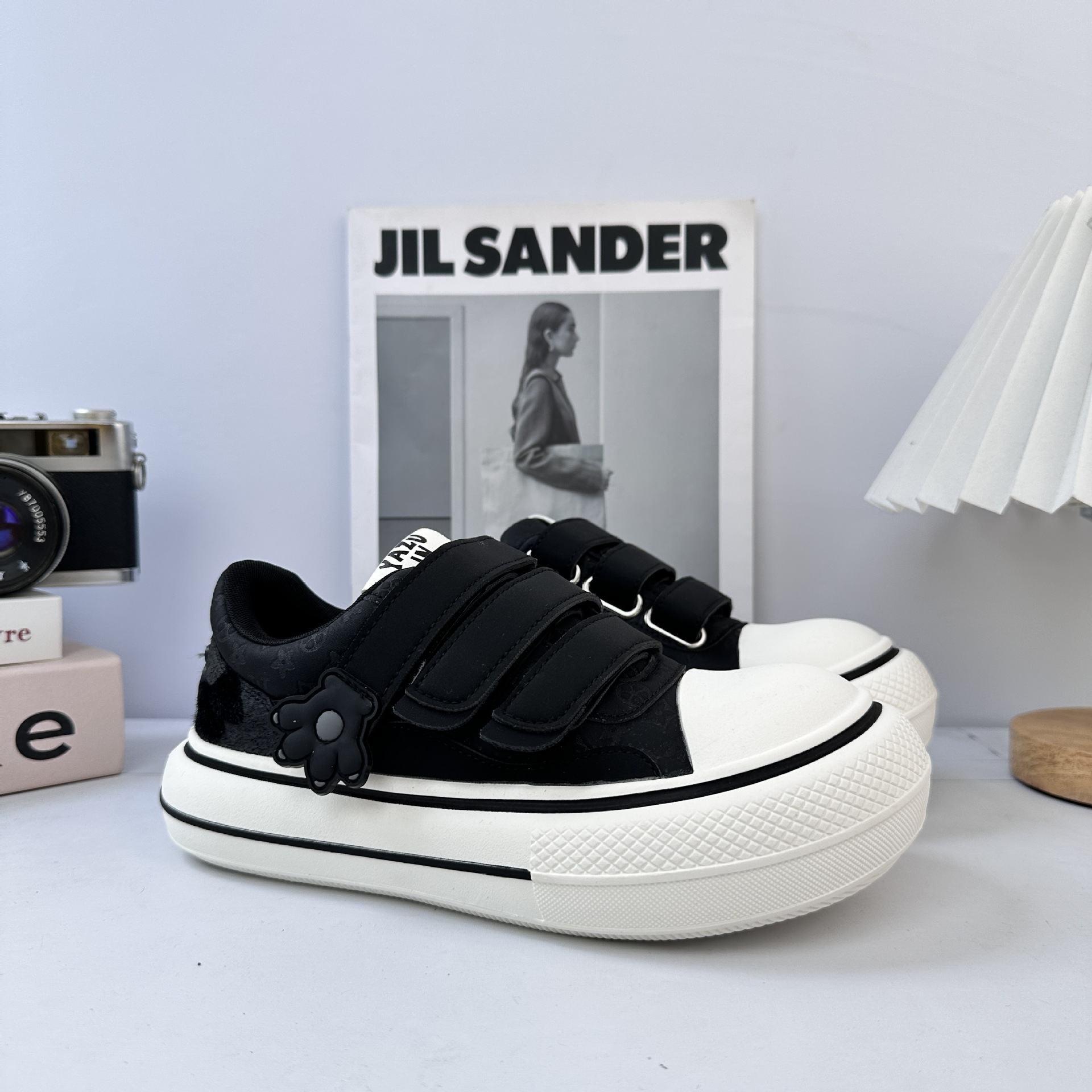 Garra de gato velcro simple zapatos de pan de suela gruesa para mujeres 2025 nuevo estilo universal nicho casual zapatos de skate ligeros super calientes