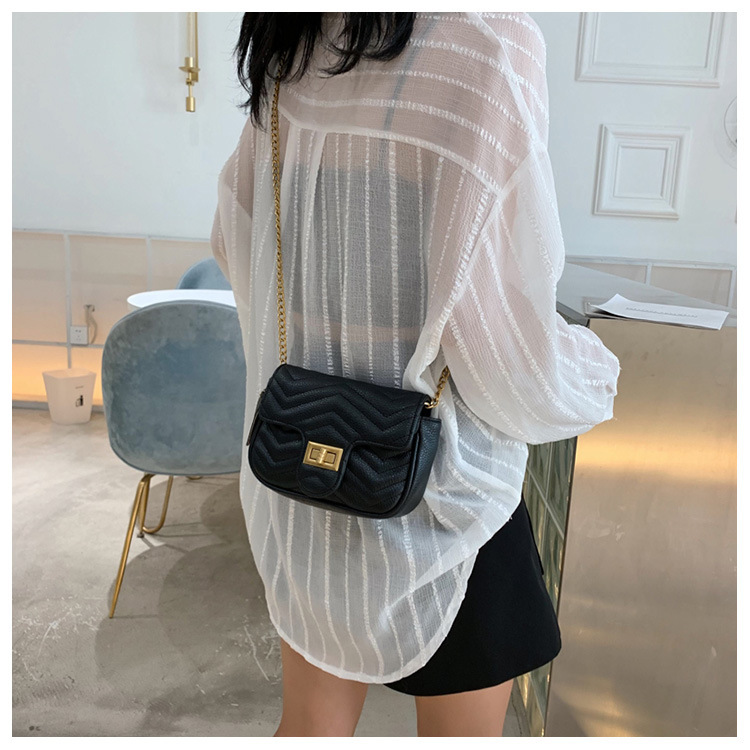 Textured small bags for women 2023 new bags Korean style fashion casual one-shoulder crossbody lock chain small square bag_voghion.com