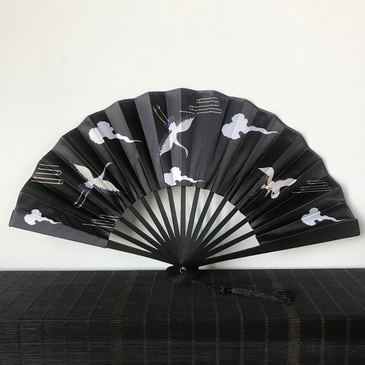 En stock Internet Celebrity fan hombres y mujeres retro estilo chino hanfu accesorios llevar 23cm satén plegable ventilador