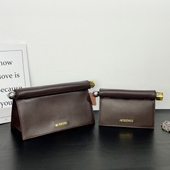本革 Jacquemus2025 新型プラスチックバッグ、多用途の小さなスクエアバッグ、ショルダークロスボディの小さなバッグ、カーリングチェーンバッグ