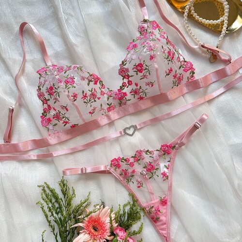 European and American Fashion Rose Embroidery Sheer Sexy Heart Button G-String Set