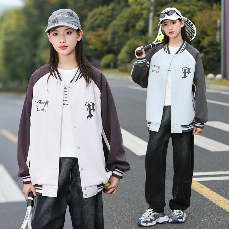 女の子のコート春秋服の中の大きいサイズのゆったりした野球服のジャケットの青少年の中学校の女の子の上着の洋風