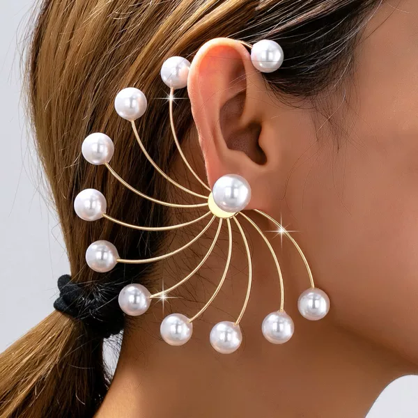 A New Amazon European and American Cross-Border Personalized Fan-Shaped Pearl Earring That Can Be Worn on Both the Left and Right Ears