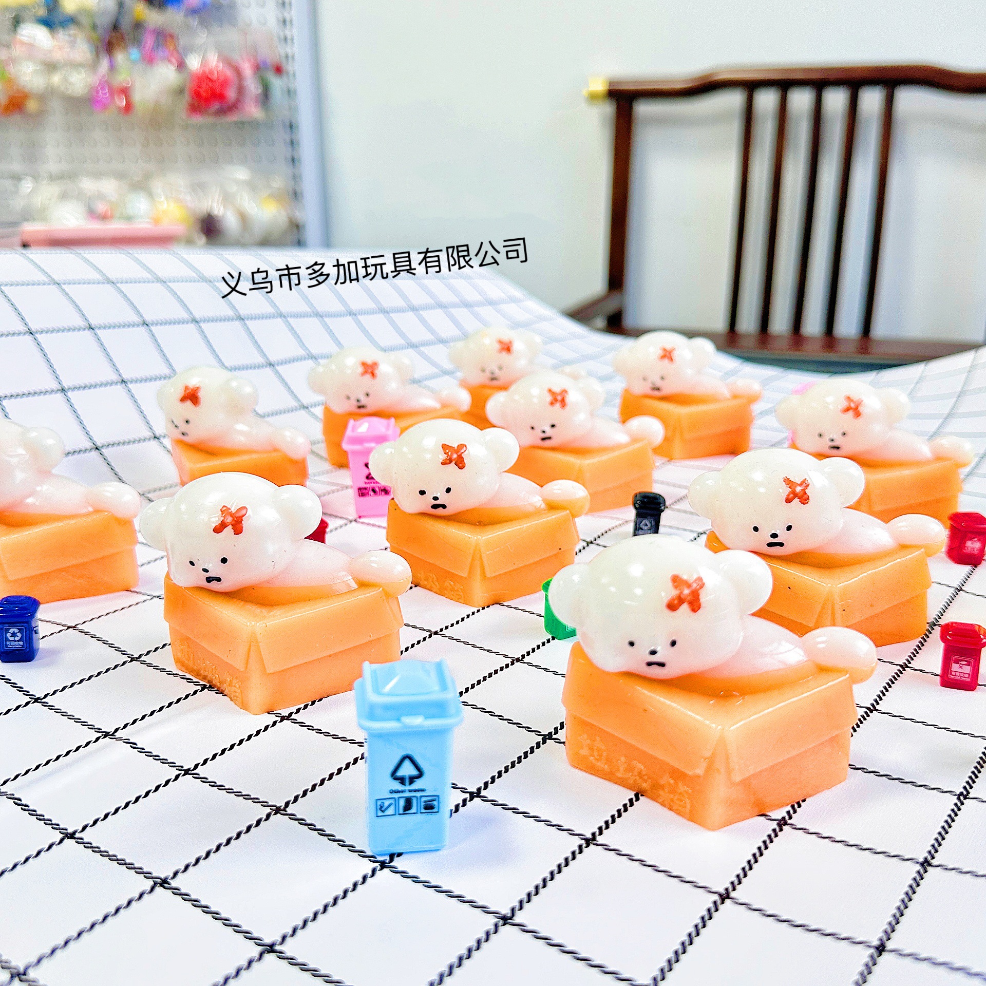 B bote de basura perros pellizco mantequilla osos monedas de oro perros bolsas ciegas pellizco juguetes descomprimidos pequeños regalos para niños