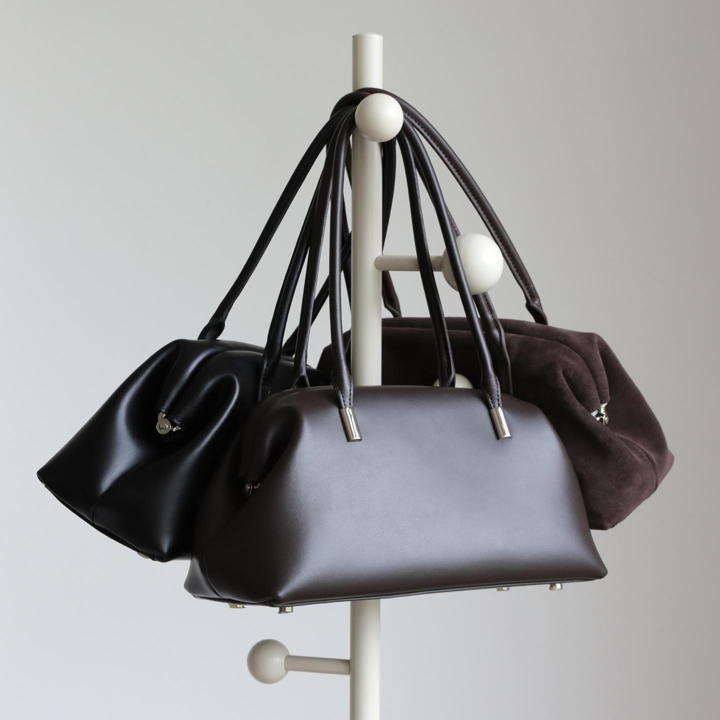 Niche design, high-quality vintage cowhide versatile underarm bag, simple commuter casual genuine leather handbag