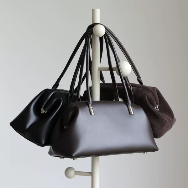 Niche design, high-quality vintage cowhide versatile underarm bag, simple commuter casual genuine leather handbag