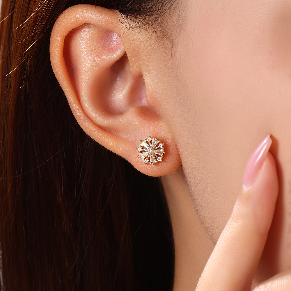 7g Weight Copper Ear Needle Material 18K Gold Plated Plating Material Zircon Inlay Material Ear Studs Classification 1 Piece Quantity Daily Occasion Copper Material Geometric, Heart Shape, Crown Pattern All Seasons Season Women's Gender Inlay Design Sweet Style 1 Piece Sweet Geometric Heart Shape Crown Inlay Copper Zircon 18K Gold Plated Ear Studs 44