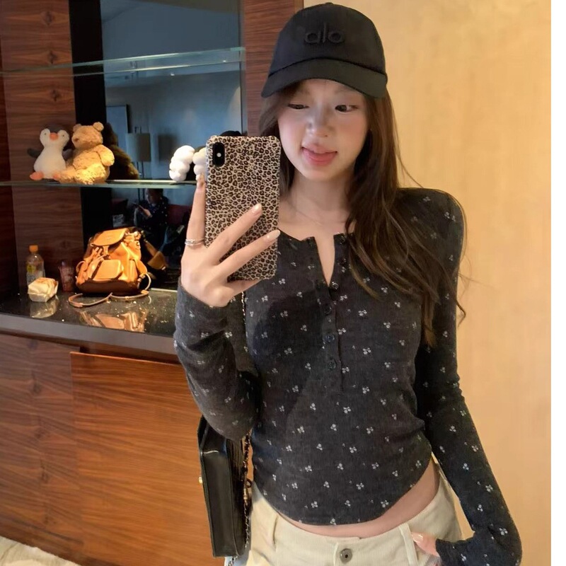 Jiujiu [Original Rabbit Towel] Brushed Slim Fit Long Sleeve Henley Collar Base Shirt Women's Floral Knitted Top