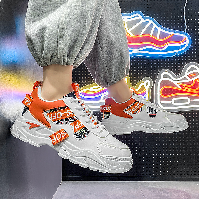 Zapatos de hombre 2025 nueva marca de moda de primavera versátil estudiantes deportes ociosos para correr aumentando la altura de la base gruesa frita callejera zapatos de moda