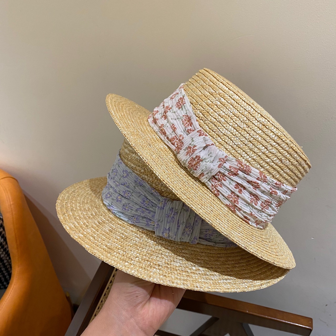 Wheat-straw Hat Flat Top Small-brim Floral Summer Sun Hat Women's Vacation Hat display picture 3