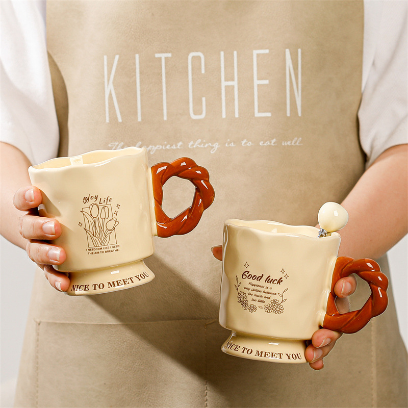 Taza de cerámica de estilo crema Taza de regalo de mano Taza de agua de oficina creativa Taza de café Mujer de alto valor