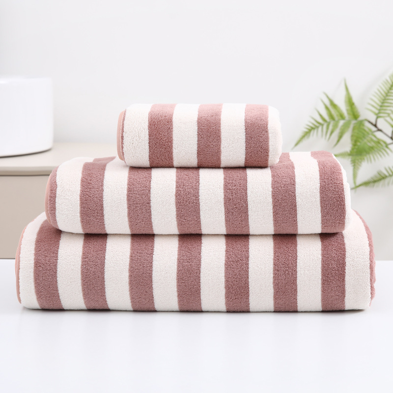 Toallas anchas al por mayor engrosadas absorción suave envueltas cuerpo grande toalla de baño de urdimbre simple toalla de baño de lana de coral