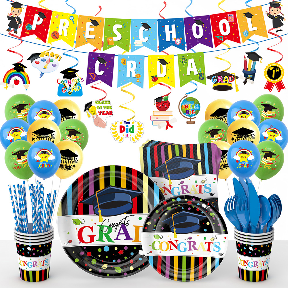 Nuevo jardín de infantes graduación ceremonia decoración diseño graduación temporada plato de papel taza de papel espiral tire bandera partido decoración traje