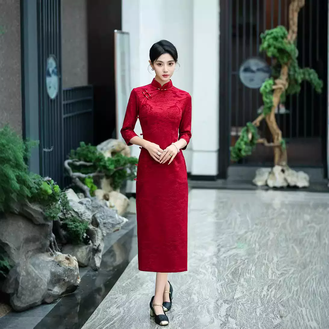 琳湘漫2025秋冬走秀喜婆婆新中式烫金复合民族风古风高端长款旗袍