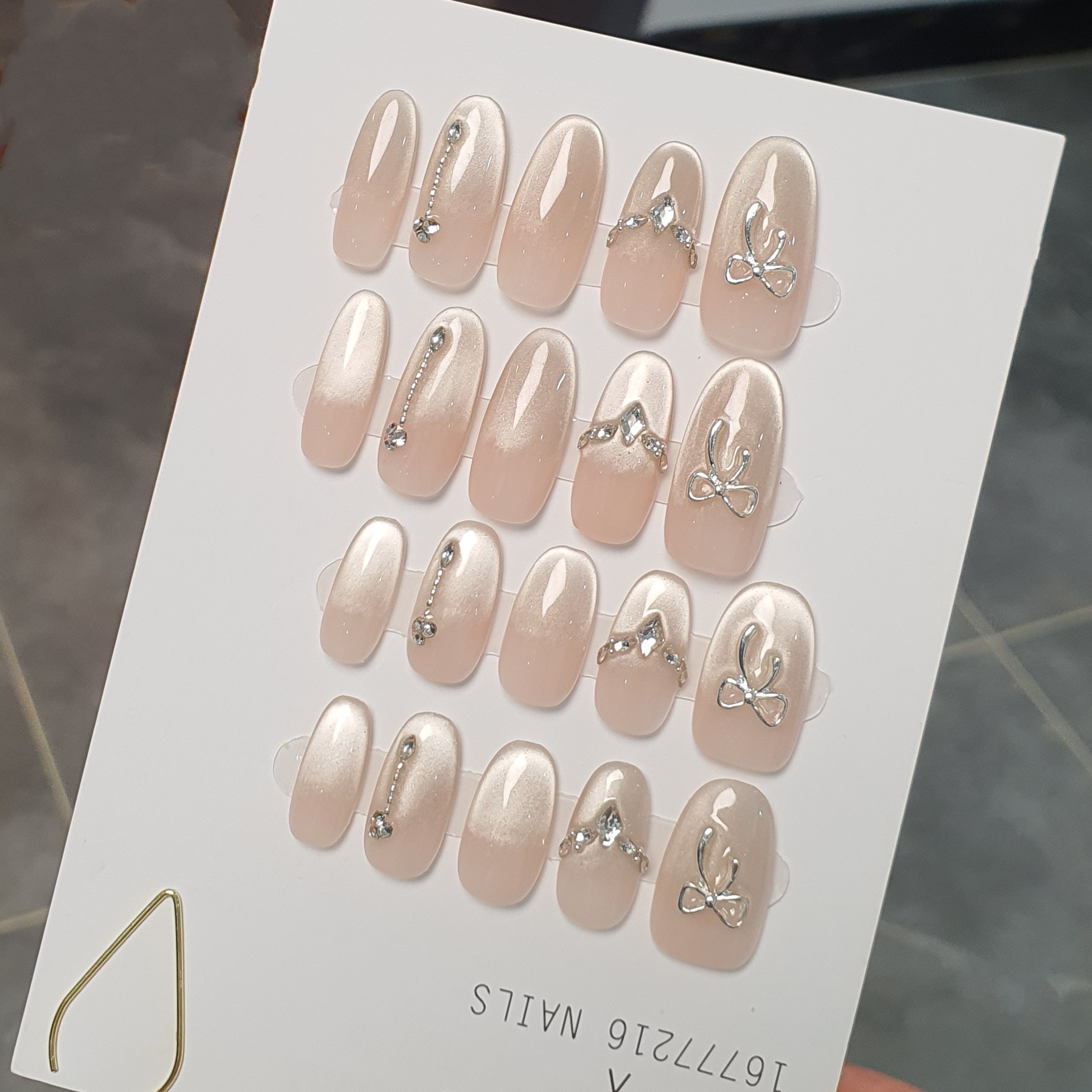 Light flashing wear nail shake sound hot Xinxin with bow cat's eye short nail stickers finished wholesale