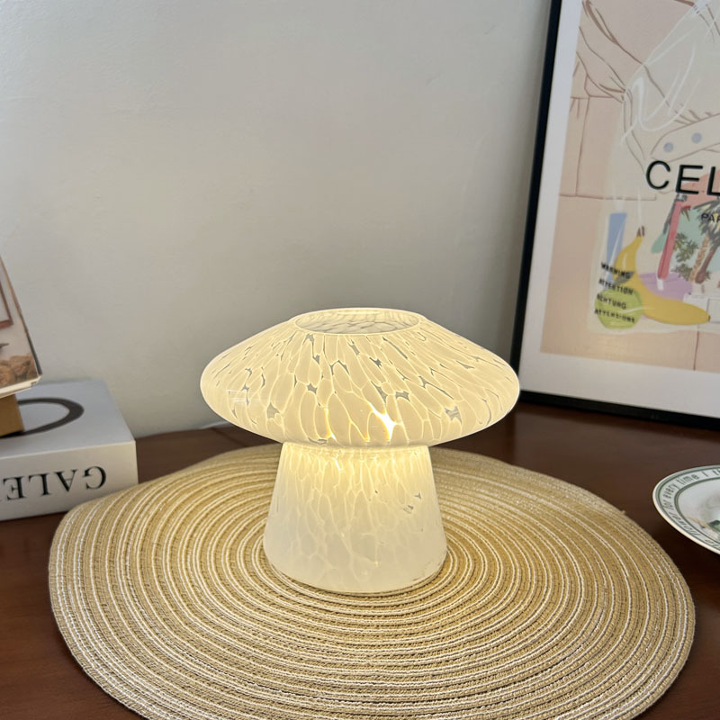Nuevos productos transfronterizos de platillos voladores creativos de vidrio lámpara de escritorio USB color fijo LED decoración atmósfera lámpara de noche dormitorio cabecera lámpara
