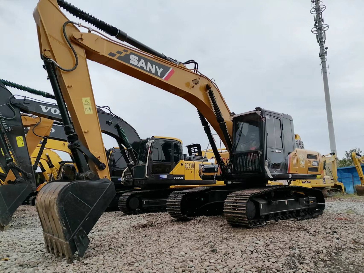 Exportaciones nacionales y extranjeras para comprar excavadoras Sany205 y 215 durante 8 meses