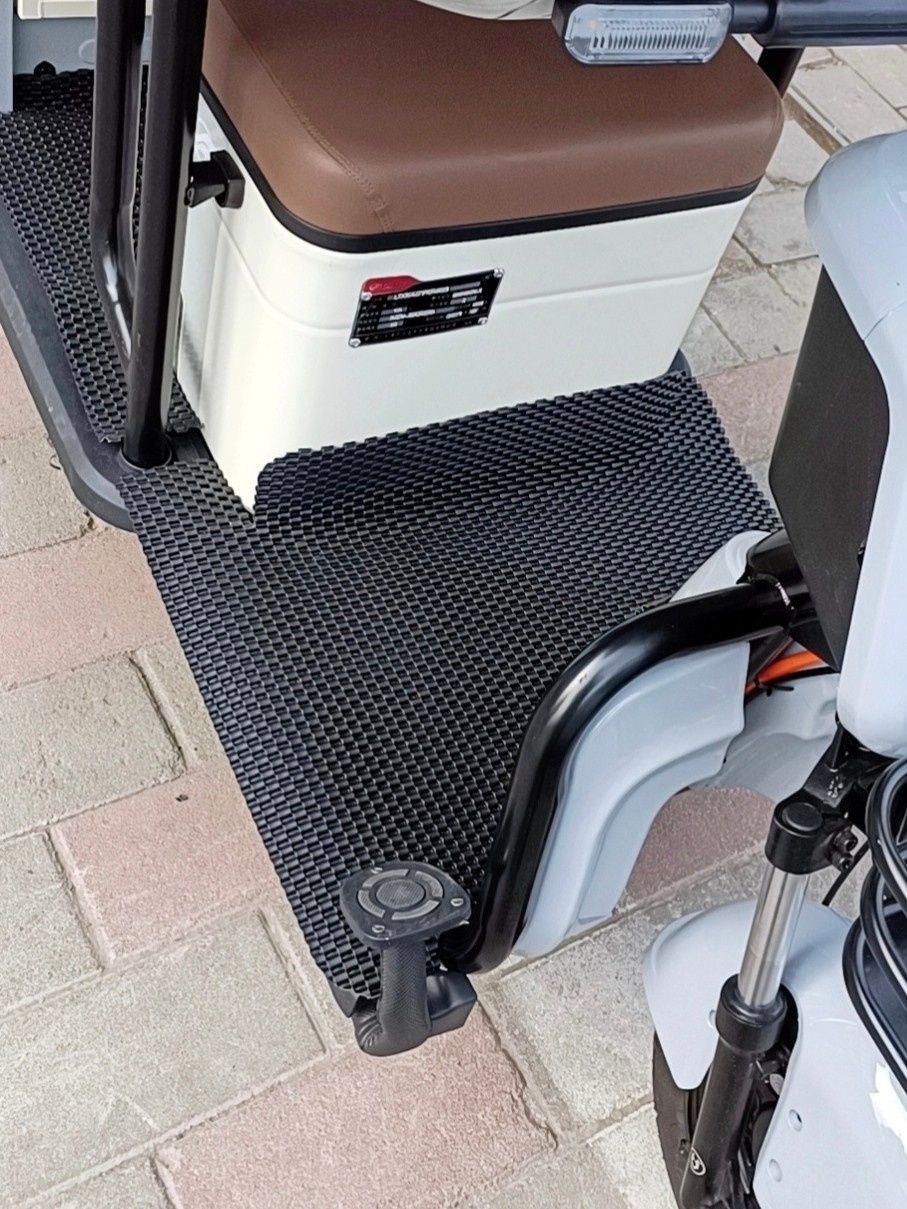 Car and truck floor mats for driver and passenger, can be cut to fit, universal for electric three-wheel and four-wheel vehicles, waterproof, wear-resistant, and non-slip