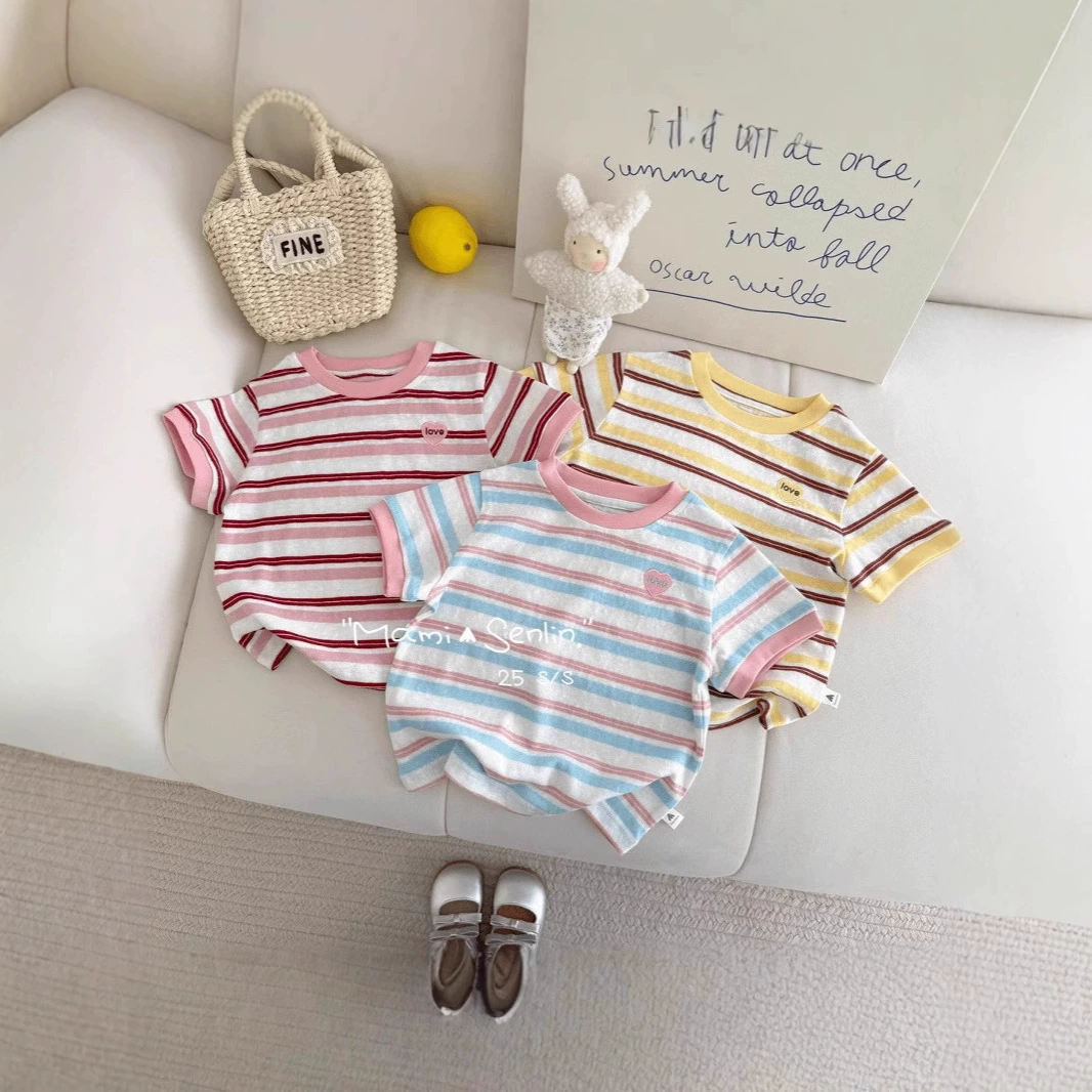 [Доставка 48 часов] Летняя детская футболка с короткими рукавами в корейском стиле, универсальная лоскутная рубашка с вышивкой в ​​виде персикового сердца и полосками внизу