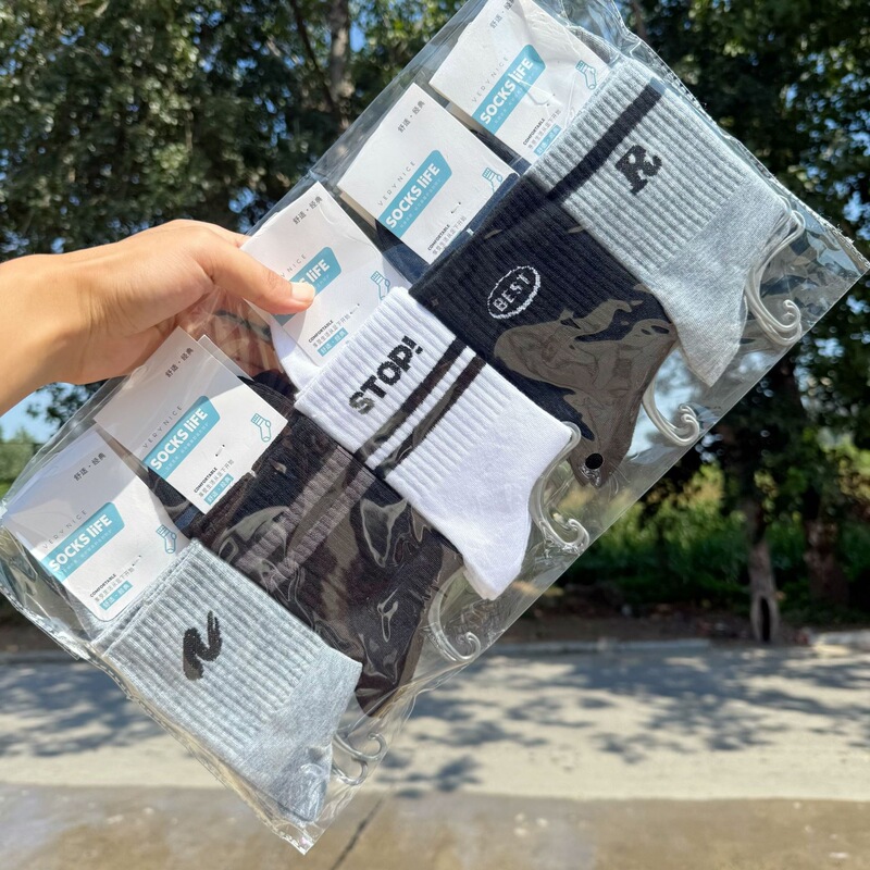 Autumn and winter thickened sports socks for men, new style cotton mid-calf socks, student socks, sports socks in Japanese and Korean style, letter socks Autumn and winter thickened sports socks for men, new style cotton mid-calf socks, student socks, sports socks in Japanese and Korean style, letter socks