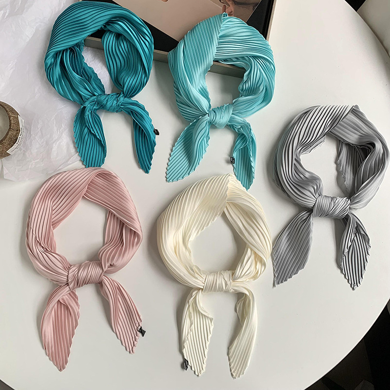 Pañuelo de seda de alta calidad nuevo estilo de color sólido arrugado bufanda de seda para mujer bufanda en forma de diamante versión coreana de la bufanda de seda de imitación pequeña bufanda en la cabeza banda para el cabello