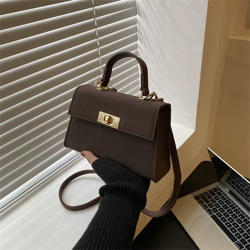 Продвинутые чувства нишевая повседневная дикая ручная небольшая квадратная сумка женская осень-зима 2024 новая поездка на одно плечо косая сумка