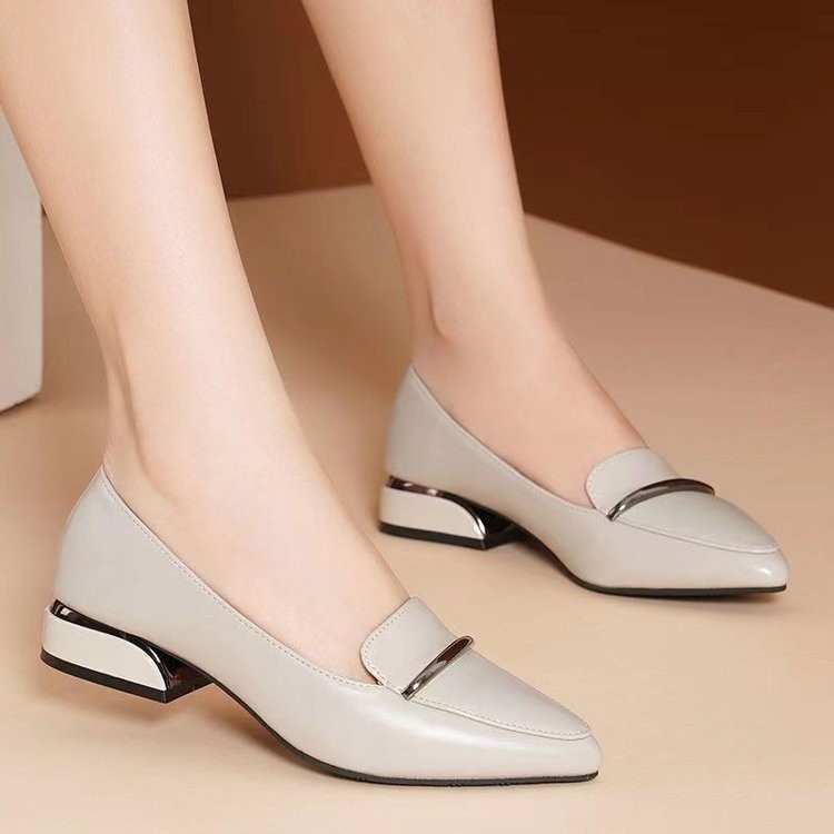 Tendencia de zapatos de cuero superficial zapatos de tacones de mujer 2026 nuevos zapatos de cuero suave de verano zapatos de cuero de punta zapatos de mamá