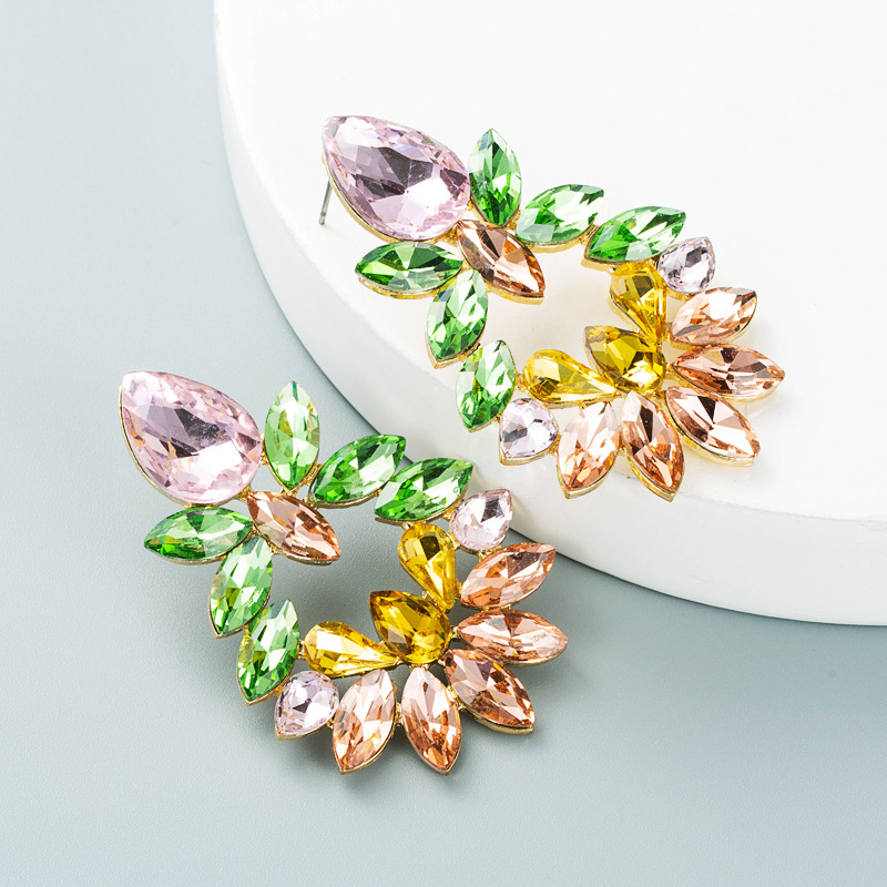 Fashion Alloy Diamond-studded Glass Diamond Flower Geometric Earrings Wholesale Nihaojewelry display picture 6