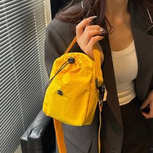 斜挎包手机水杯一体包休闲单肩包手机包运动尼龙女包水杯包水瓶包