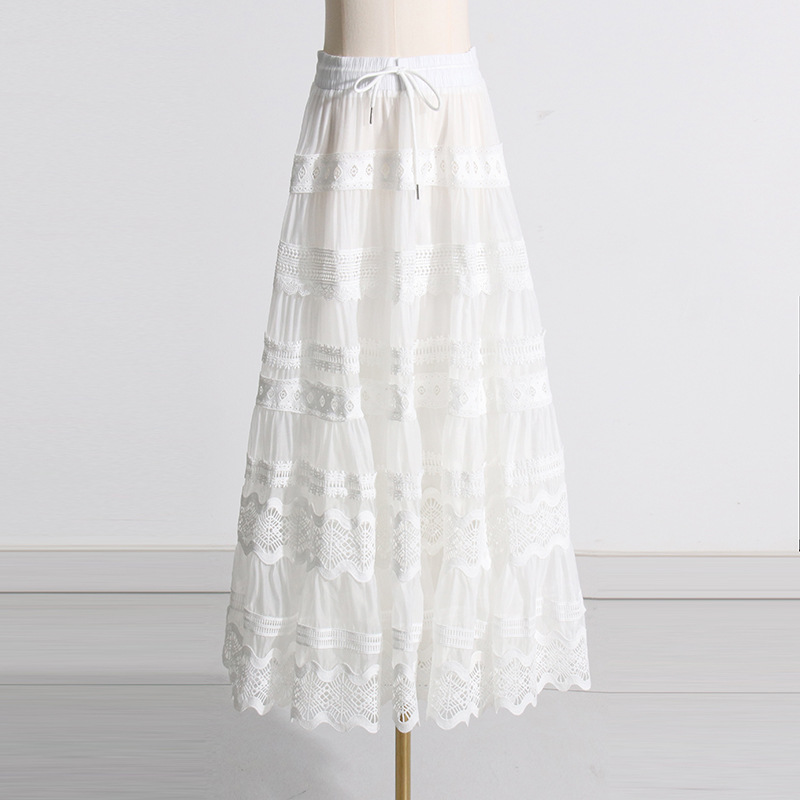 Completo due pezzi donna con top in pizzo e gonna a vita alta_voghion.com