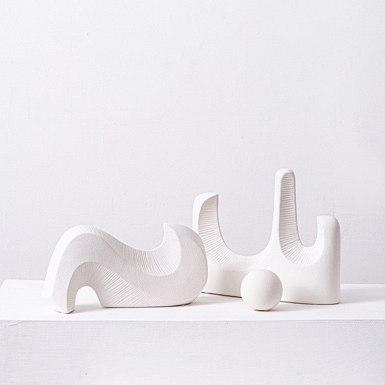 リビングルームの置物は軽くて豪華で高級な雰囲気のお酒棚の装飾品です。