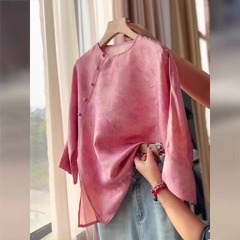 ファッショナブルな女性の服広州十三行ヨーロッパサテン新中国風ピンク斜め襟ボタン半袖シャツ女性用