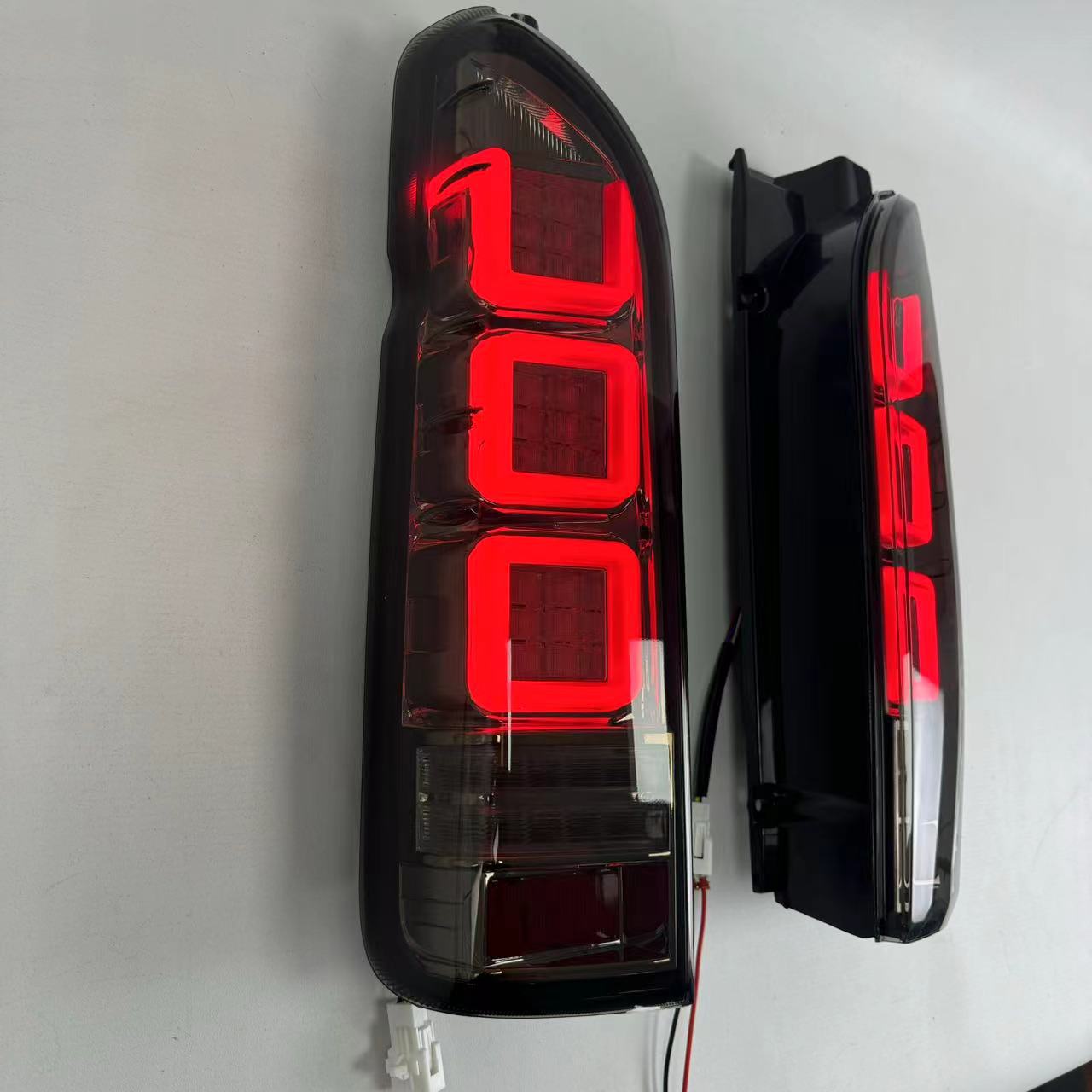 Suitable for 05-18 Toyota Hiace Hiace 200 Series Modified Led Taillights, Brake Lights, Flowing Water Turn Signals