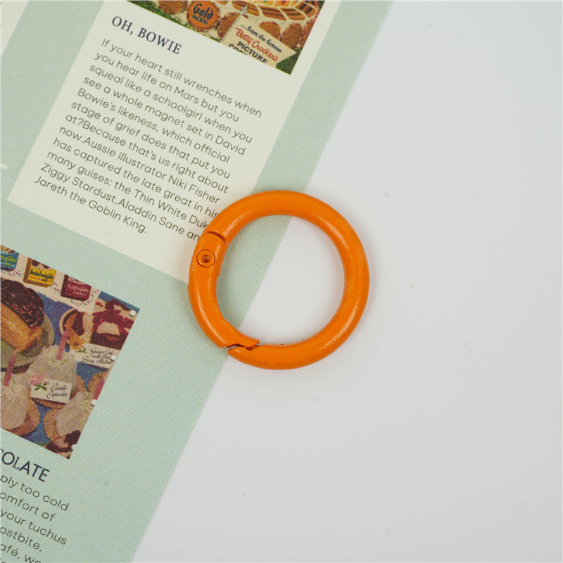 Macaron 23mm colgar chapado bobina de color caramelo abertura de resorte pequeño redondo hebilla de metal accesorios de joyería