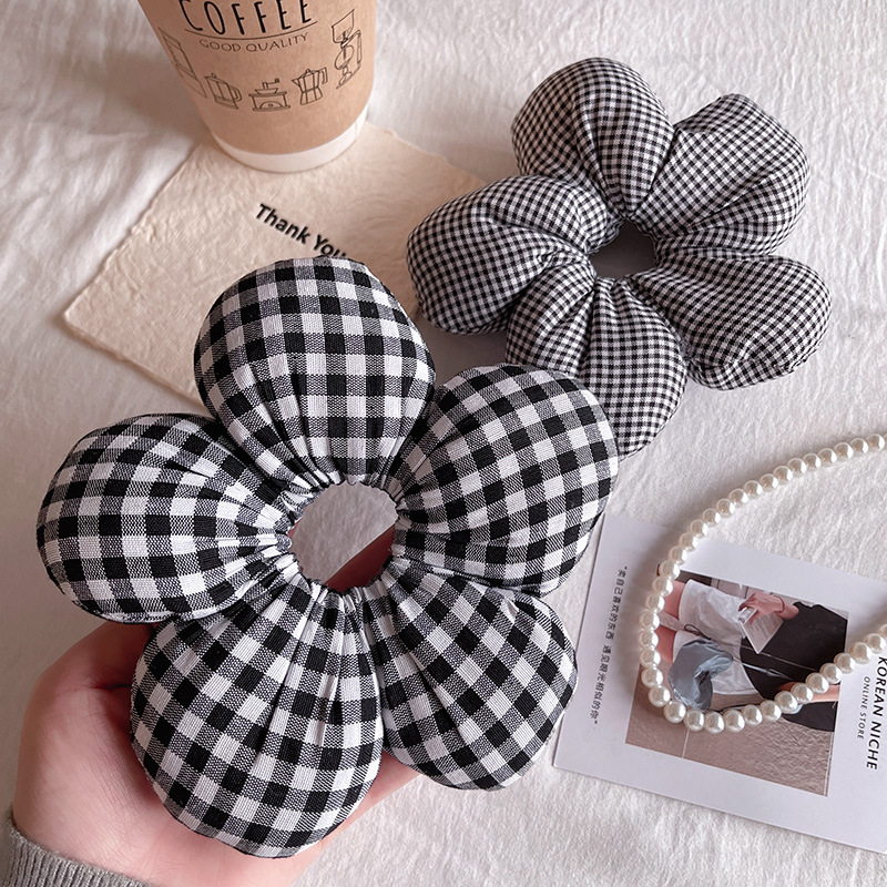 Blanco y negro anillo de cabello de flores a cuadrícula para mujeres 2025 nuevo estilo coreano lindo sensación de alta calidad cabeza de bola no daña cabello tocado de cabello