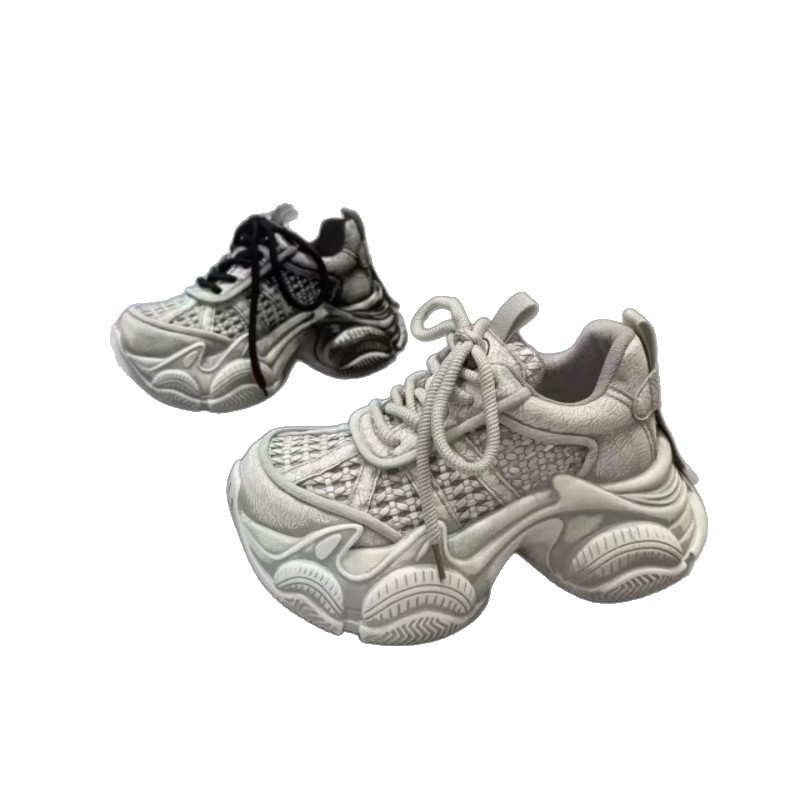 Retro hacer viejos zapatos de papá para hombres verano 2026 hueco transpirable zapatos de moda para hombres con suela gruesa aumentada nicho zapatillas de deporte súper caliente