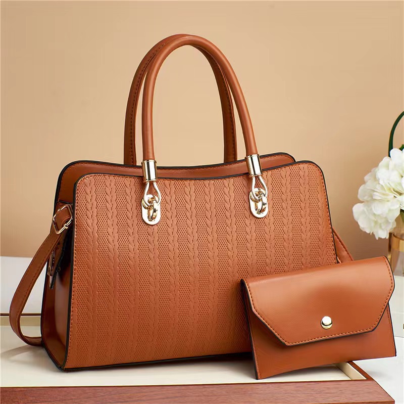 Femmes Grande Faux Cuir Couleur Unie Style Vintage Style Classique Carré Fermeture Éclair Sac Bandoulière display picture 3