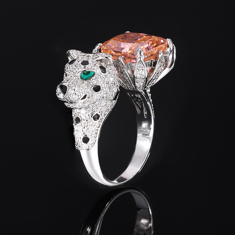 Nueva joyería Zhuang Shengsheng, fondo de cobre, simulación chapada en oro, diamante de alto carbono, diamante completo, anillo de temperamento de leopardo con incrustaciones de lujo 10*12