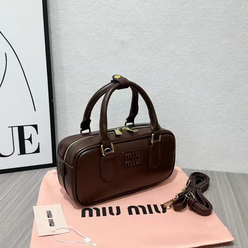 2025 nuevo estilo miu casa boliche bolso femenino moda tendencia pequeño cuadrado bolso Boston bolso de mensajero portátil de un solo hombro