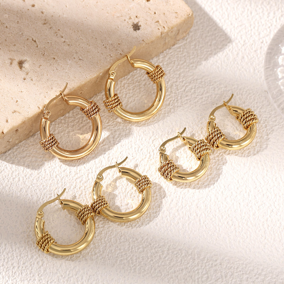 TENA Europa y los Estados Unidos lujosos de acero inoxidable de moda pernos de acero de titanio diseñados pernos de orejas explosivas transfronterizas joyas al por mayor