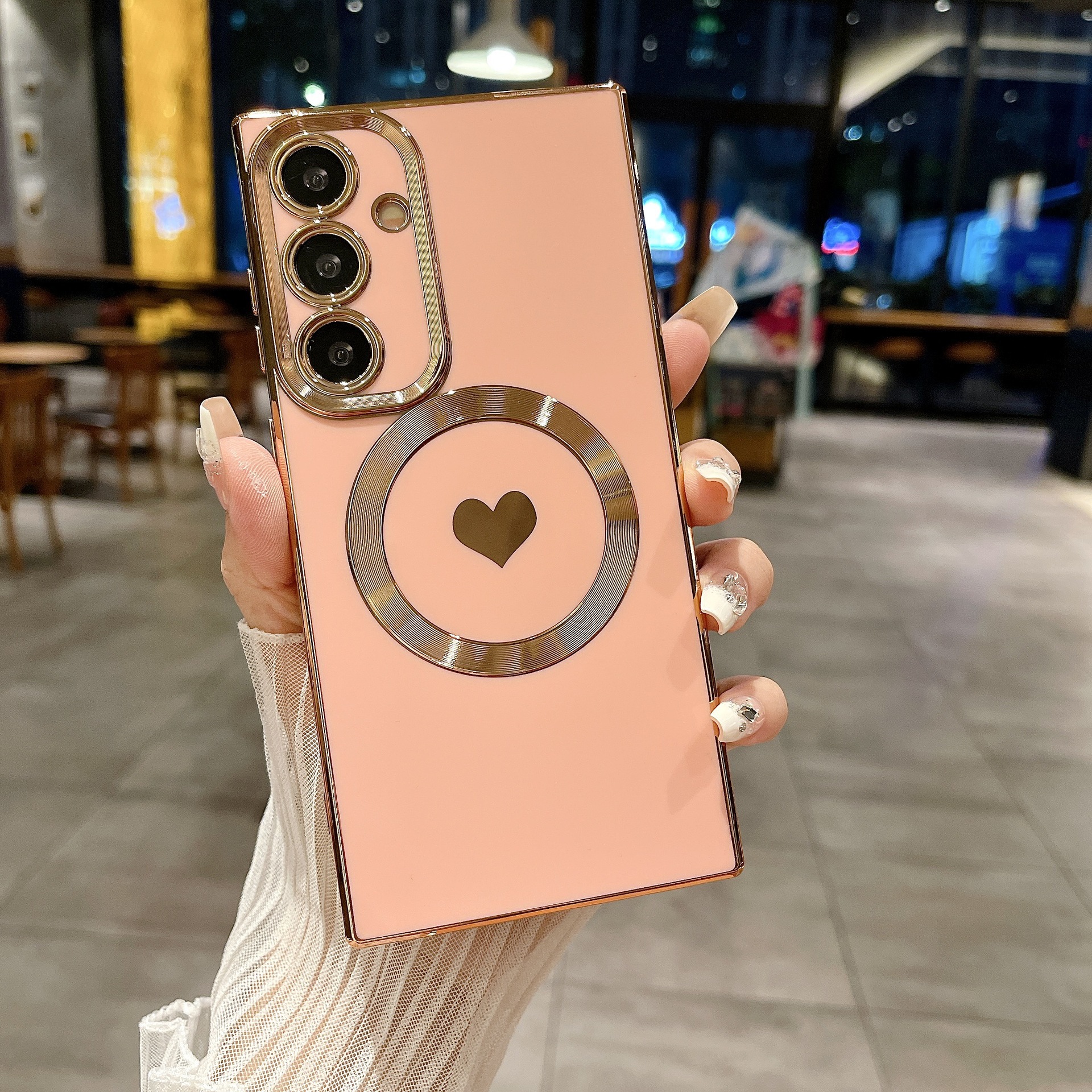 Adecuado para la carcasa cuadrada de teléfono móvil Samsung s24ultra Chapada en color real absorción magnética + funda protectora de teléfono móvil de amor lateral