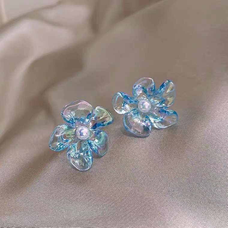 Boucles D'oreilles Simples En Forme De Fleur En Perles Acryliques En Trois Dimensions De Couleur Semi-transparente display picture 4