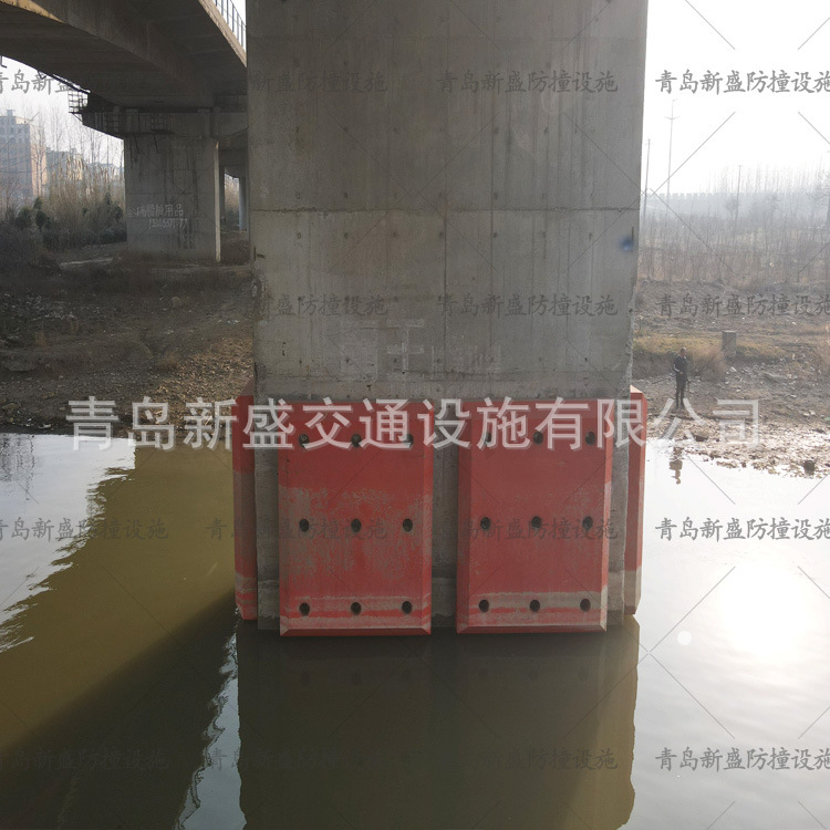 自浮式复合材料防 撞设施 钢制ppcz复合材料防撞设施  枣庄大桥