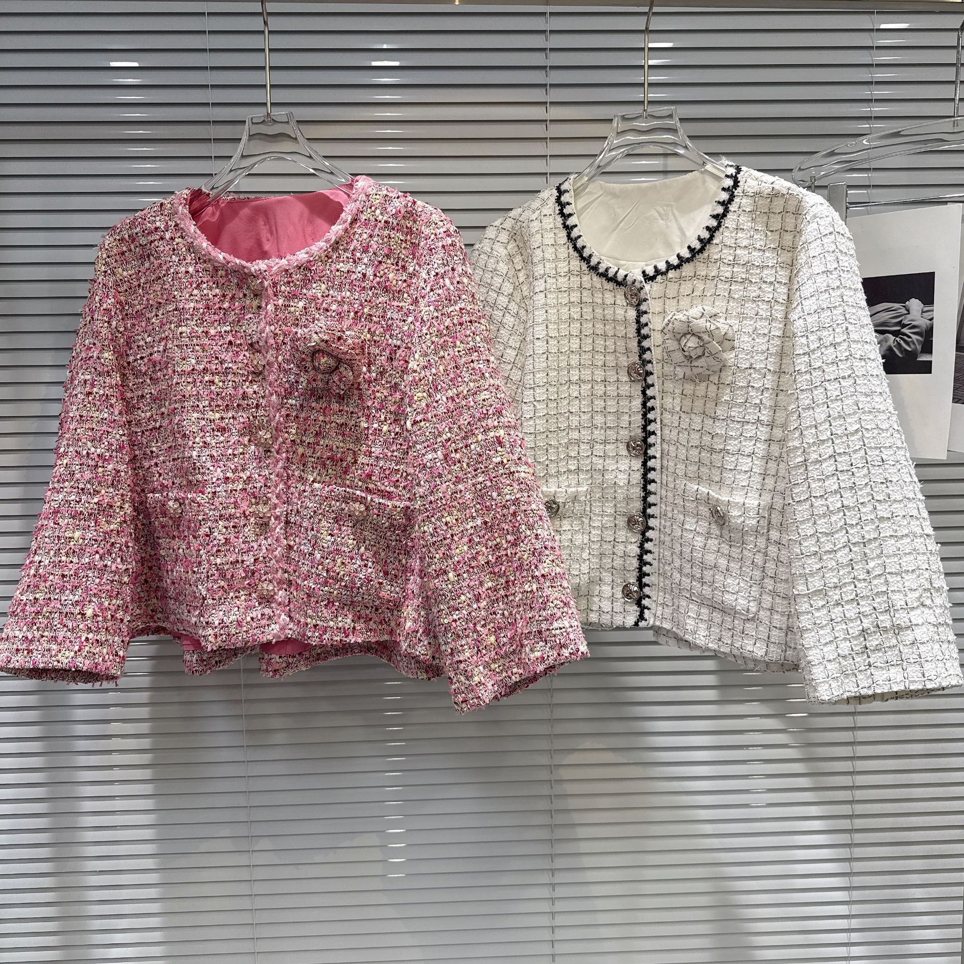 2025 Autumn New Style Small Fragrance Camellia Pin Plaid Tweed Cape Short Jacket for Women